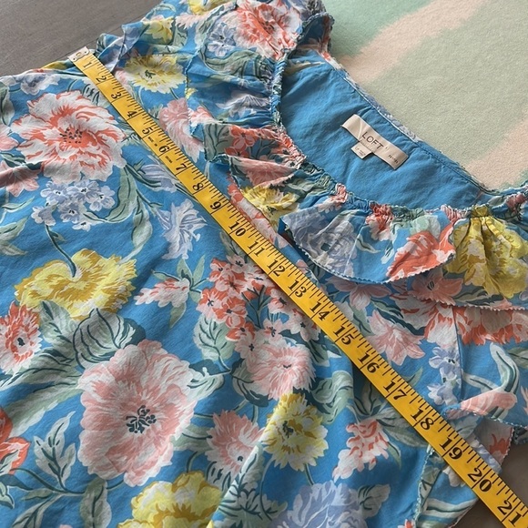 Loft Floral Flutter Sleeve Ruffle Neckline Petite Garden Ruffle Shell Top - Picture 9 of 10